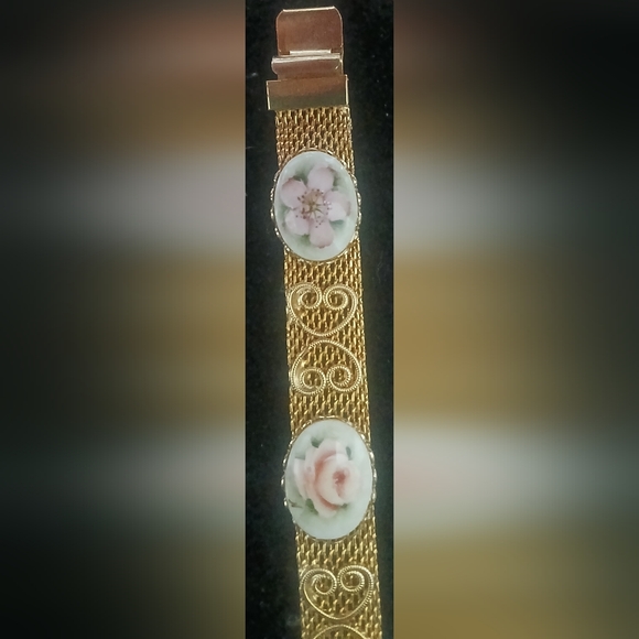 Vintage Floral Mesh Bracelet - Picture 2 of 6